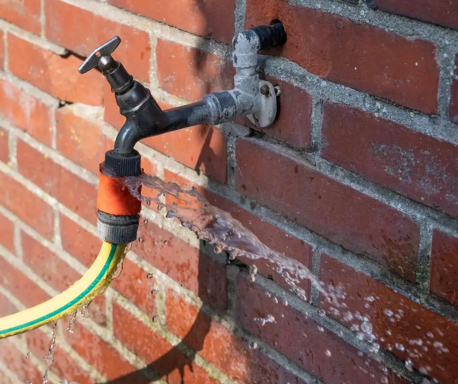 Buitenkraan kapot door vorst 